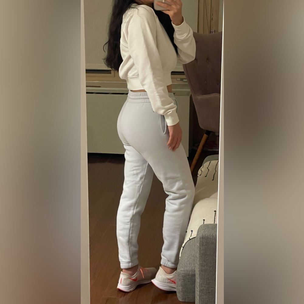 Aritzia Tna Cozy Fleece Sweatsuit (mirror blue) - Picture 7 of 17